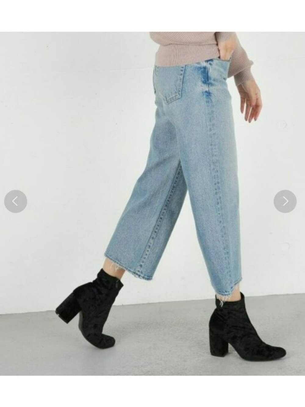Moussy Cropped Flare Blue Light Wash Cropped Straight Leg Raw Hem Jeans - Picture 12 of 12